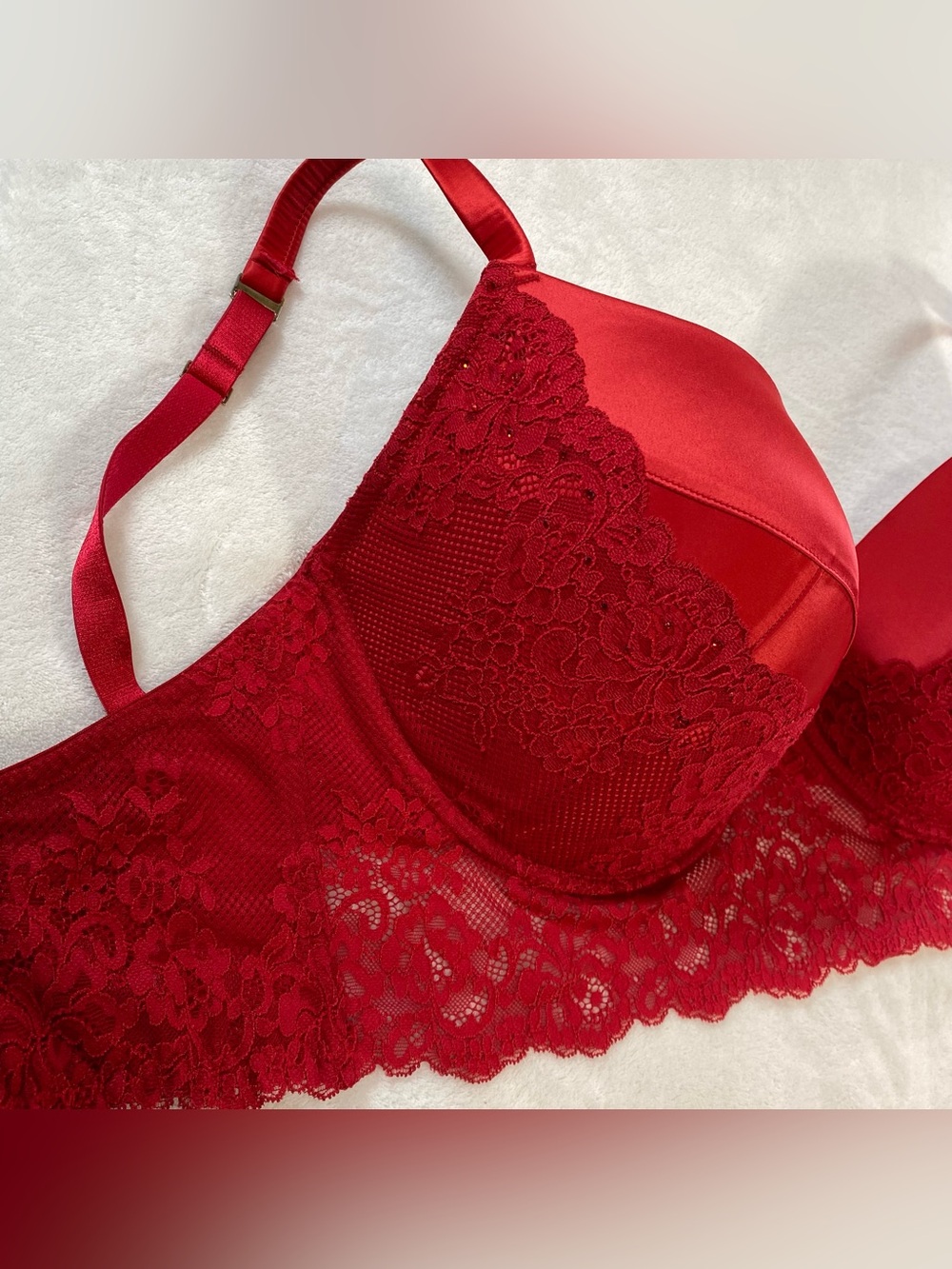 Boux Avenue Mollie Padded Plunge Bra Red
Strawberry Size UK 36G